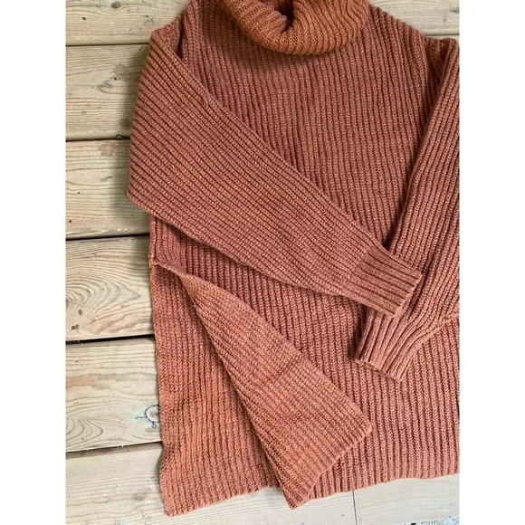 FREE PEOPLE turtleneck ribbed knit oversized rust/burnt orange sweater small - Picture 6 of 11